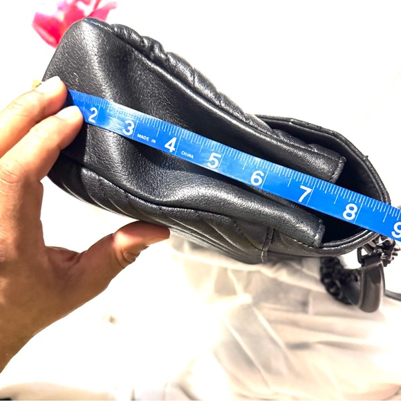 YSL SAINT LAURENT COLLEGE LARGE CHAIN QUILTED TEXTURED-LEATHER SHOULDER BAG - Picture 11 of 15